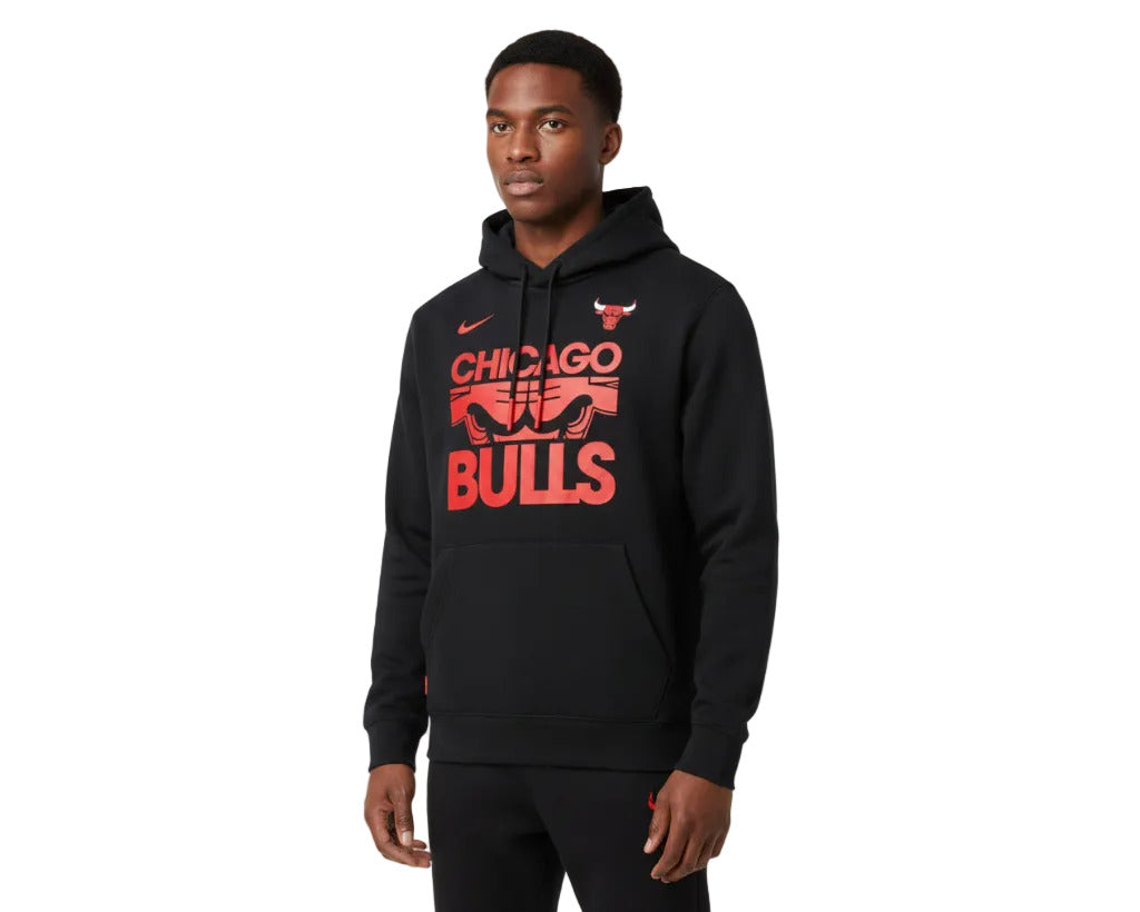 Chicago Bulls Courtside Nike Hoodie Herren mit aufgummiertem Vereinslogo und Swoosh Logo