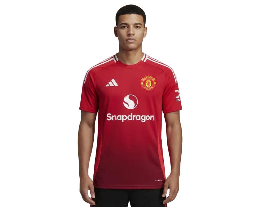 Manchester United Heimtrikot 2024/25 von Nike mit eingesticktem Vereinswappen, aufgeflockter Werbung und Nike-Logo