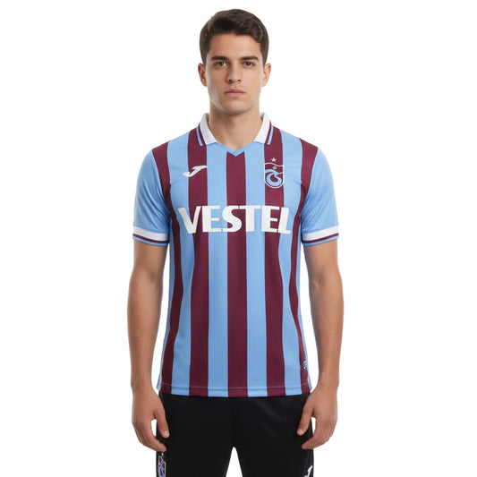 Trabzonspor Auswärtstrikot 2023/24 von Joma mit aufgeflocktem Vereinswappen