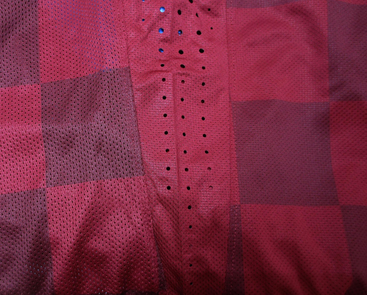 Aston Villa Player Issue Heimtrikot 2008/09 von Nike ohne Sponsor. Original Spielertrikot Vintage Premier League. Herrentrikot in XXL Detailansicht Mesheinsätze.