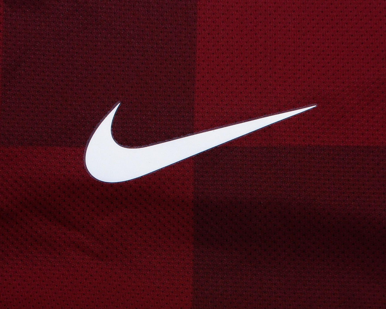 Aston Villa Player Issue Heimtrikot 2008/09 von Nike ohne Sponsor. Original Spielertrikot Vintage Premier League. Herrentrikot in XXL Detailansicht Nike Swoosh.