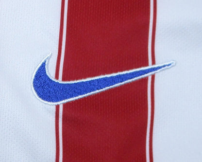 Atlético Madrid Heimtrikot Nike 2015/16 Kinder rot-weiß Dri-FIT. Detailansicht Nike Swoosh.