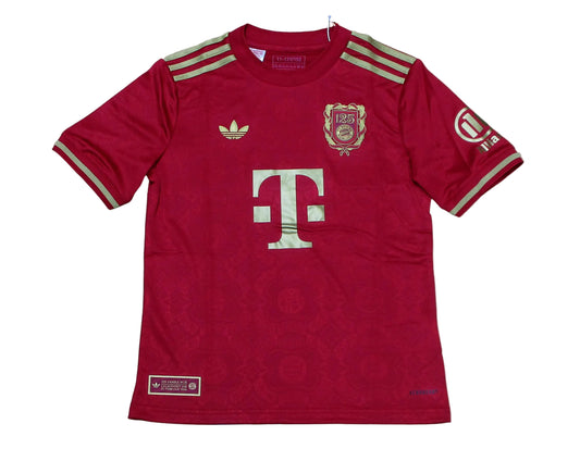 Offizielles Adidas FC Bayern München Jubiläumstrikot für Kinder in Weiß und Dunkelrot mit gesticktem Retro-Vereinswappen – Neu mit Etikett.