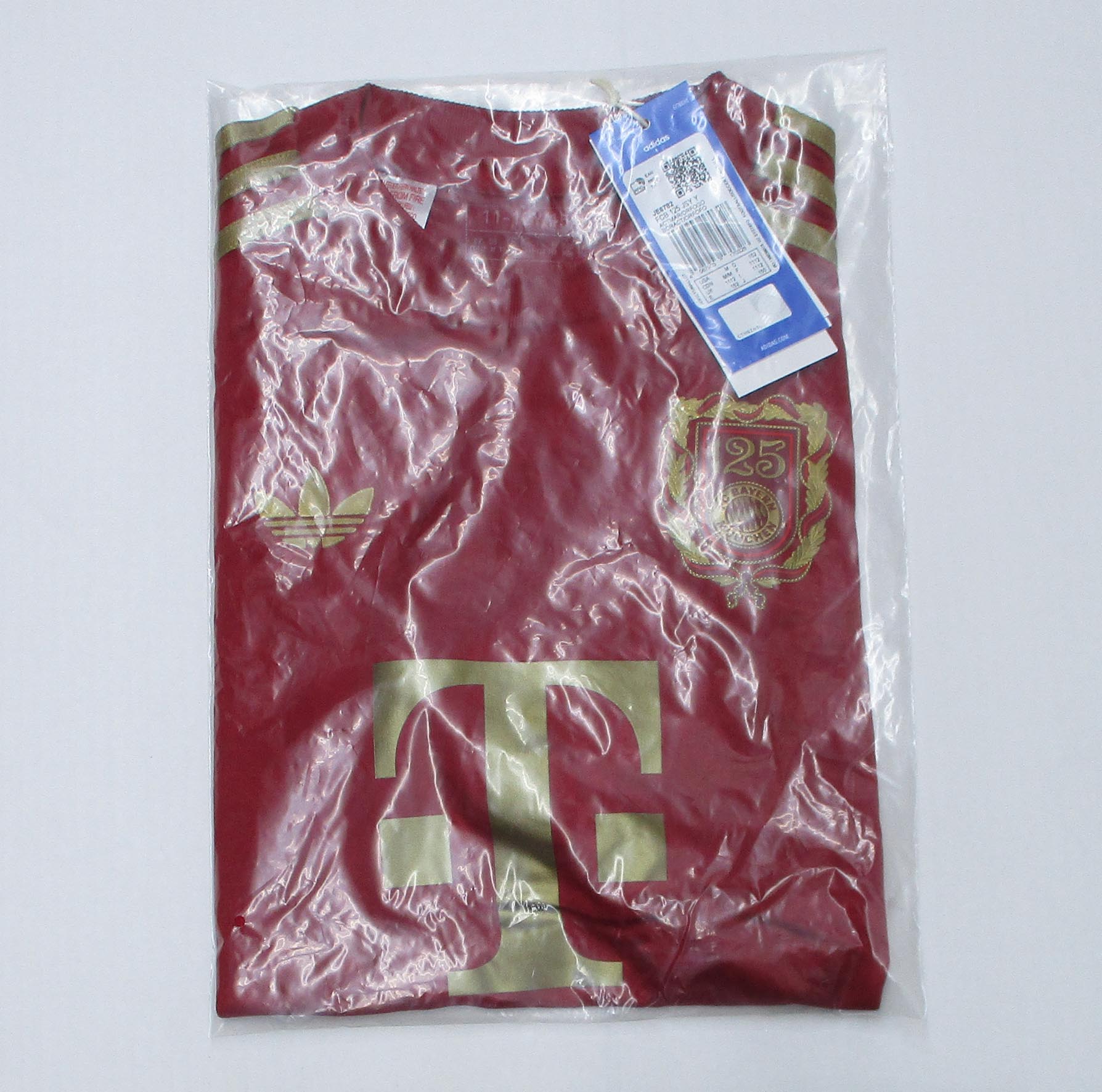 Offizielles Adidas FC Bayern München Jubiläumstrikot für Kinder in Weiß und Dunkelrot mit gesticktem Retro-Vereinswappen – Neu mit Etikett. Originalverpackung.