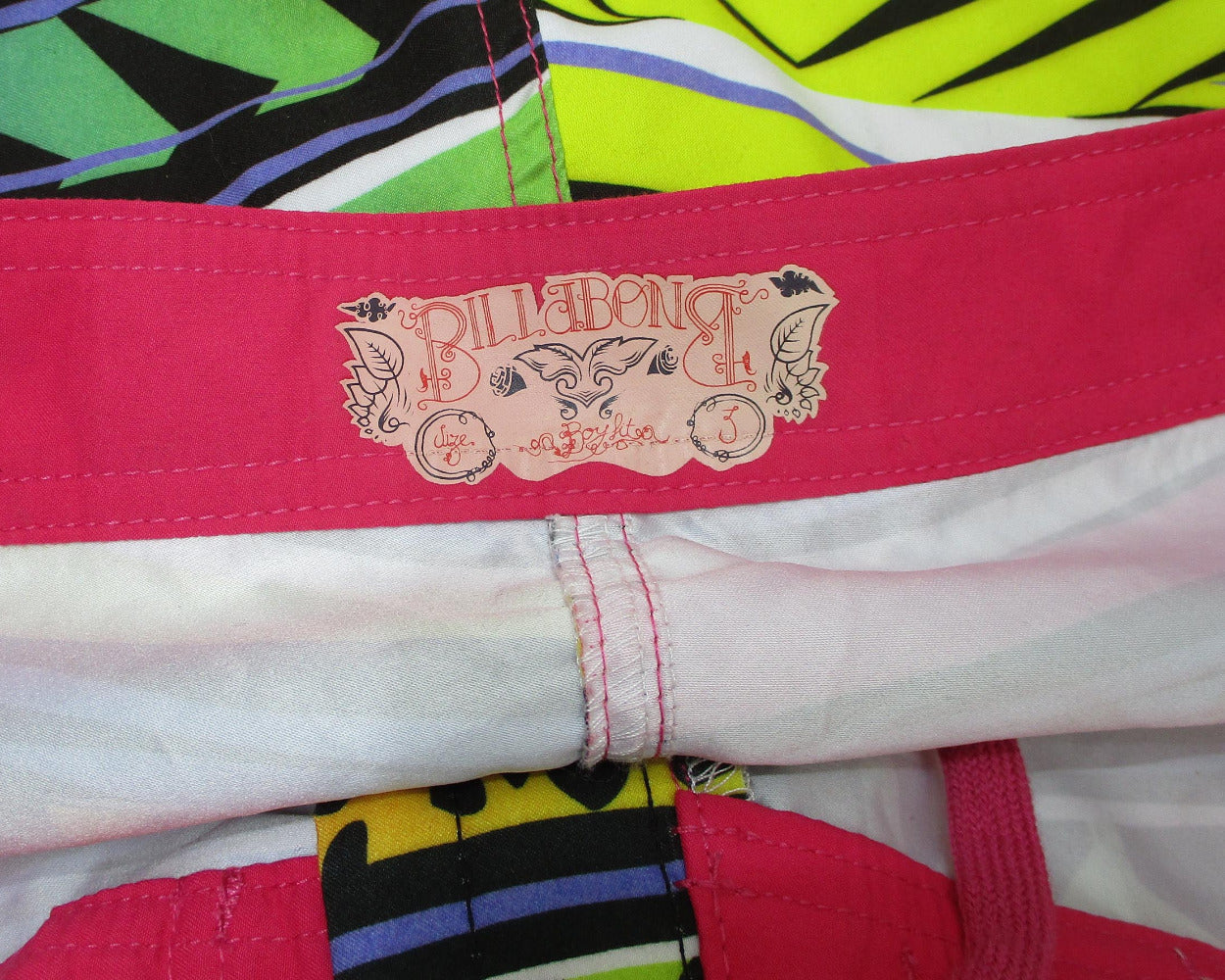 Billabong Board Shorts Damen Nishimon 45 Bermuda Strandshorts mit Tasche Polyester. Größenlabel.