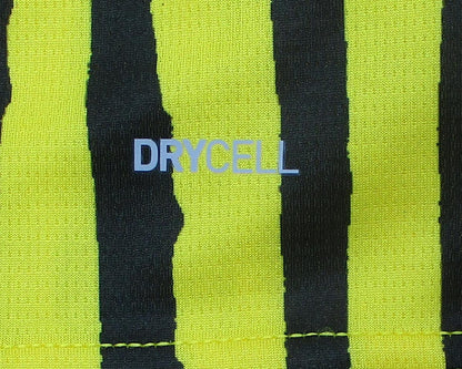 Gelbes Borussia Dortmund BVB Kinder Kidsuper Puma 2025. Als reduziertes Angebot günstig kaufen. Kindermodel. Detailansicht Drycell Logo.