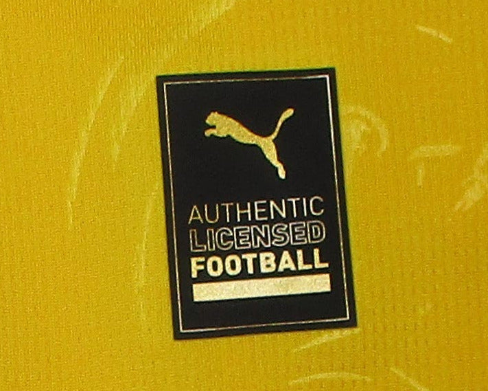 Offizielles Puma Borussia Dortmund BVB Cup Trikot der Saison 2025/26 für Herren mit aufgummiertem Vereinswappen und gesticktem Puma-Logo – Neu mit Etikett. Authentic Logo.