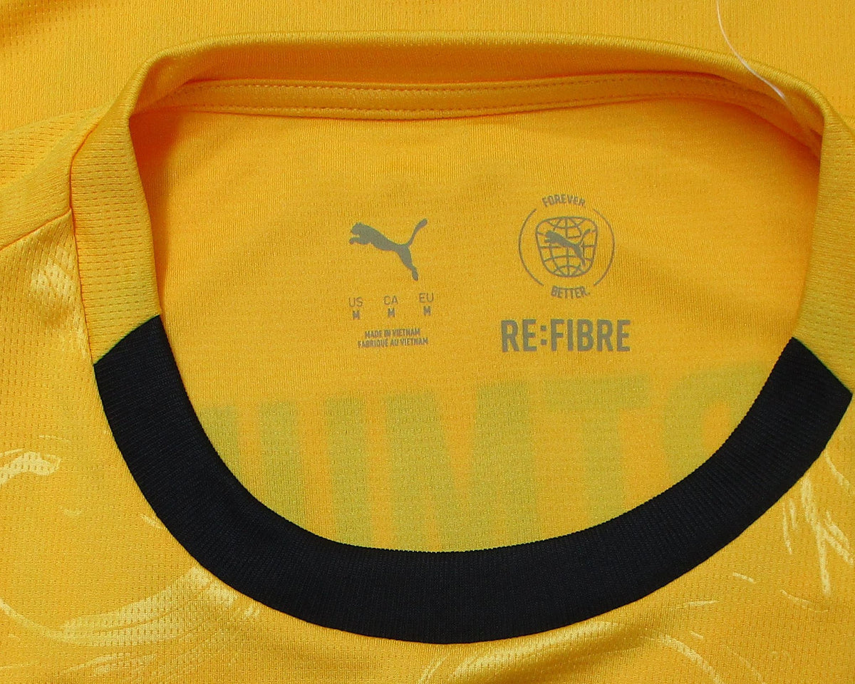 Offizielles Puma Borussia Dortmund BVB Cup Trikot der Saison 2025/26 für Herren mit aufgummiertem Vereinswappen und gesticktem Puma-Logo – Neu mit Etikett. Kragendetails.