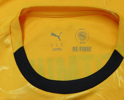 Offizielles Puma Borussia Dortmund BVB Cup Trikot der Saison 2025/26 für Herren mit aufgummiertem Vereinswappen und gesticktem Puma-Logo – Neu mit Etikett. Kragendetails.