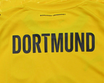 Offizielles Puma Borussia Dortmund BVB Cup Trikot der Saison 2025/26 für Herren mit aufgummiertem Vereinswappen und gesticktem Puma-Logo – Neu mit Etikett. Nackendetails.