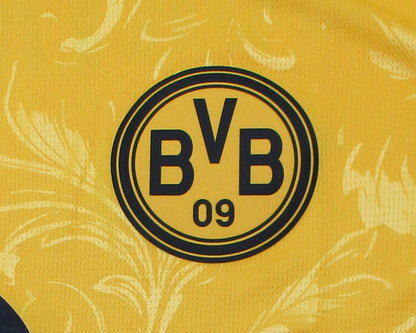 Offizielles Puma Borussia Dortmund BVB Cup Trikot der Saison 2025/26 für Herren mit aufgummiertem Vereinswappen und gesticktem Puma-Logo – Neu mit Etikett. Vereinswappen.