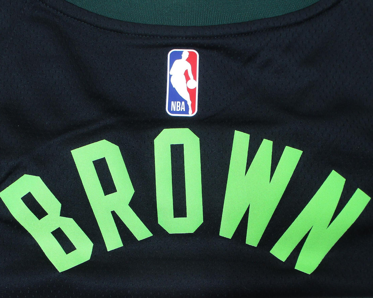 Boston Celtics Jaylen Brown Nike Swingman City Edition NBA Trikot. Offizielles Trikot in Herrengröße. Spielerflock.