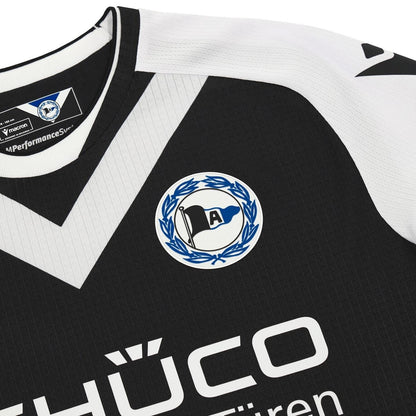 Details und Wappen des DSC Arminia Bielefeld Trikot Away 2023/24 von Macron. Als reduziertes Angebot günstig kaufen.