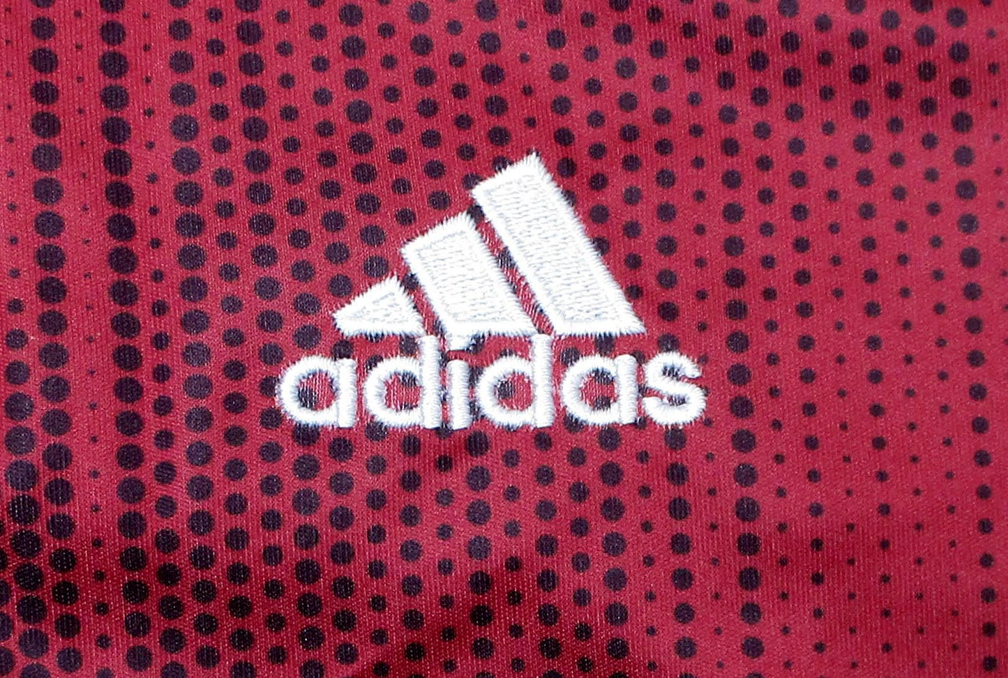 Deutschland DFB Damen Auswärtstrikot 2018 Adidas DN5930 mit gesticktem DFB-Wappen und Climalite Technologie. Detailansicht adidas Logo.