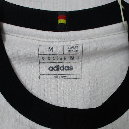 Deutschland DFB Trikot Home Retro 2025 von Adidas. Offizielles Fußballtrikot in Herrengröße. Detailansicht Kragen.