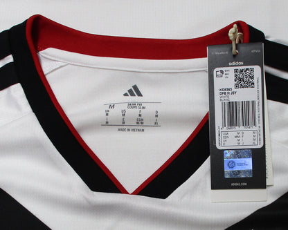 Deutschland Nationalmannschaft Trikot WM 2026 Adidas Herren mit gesticktem DFB Wappen und Adidas Logo AEROREADY Technologie neu mit Etiketten. Detailansicht Nacken.