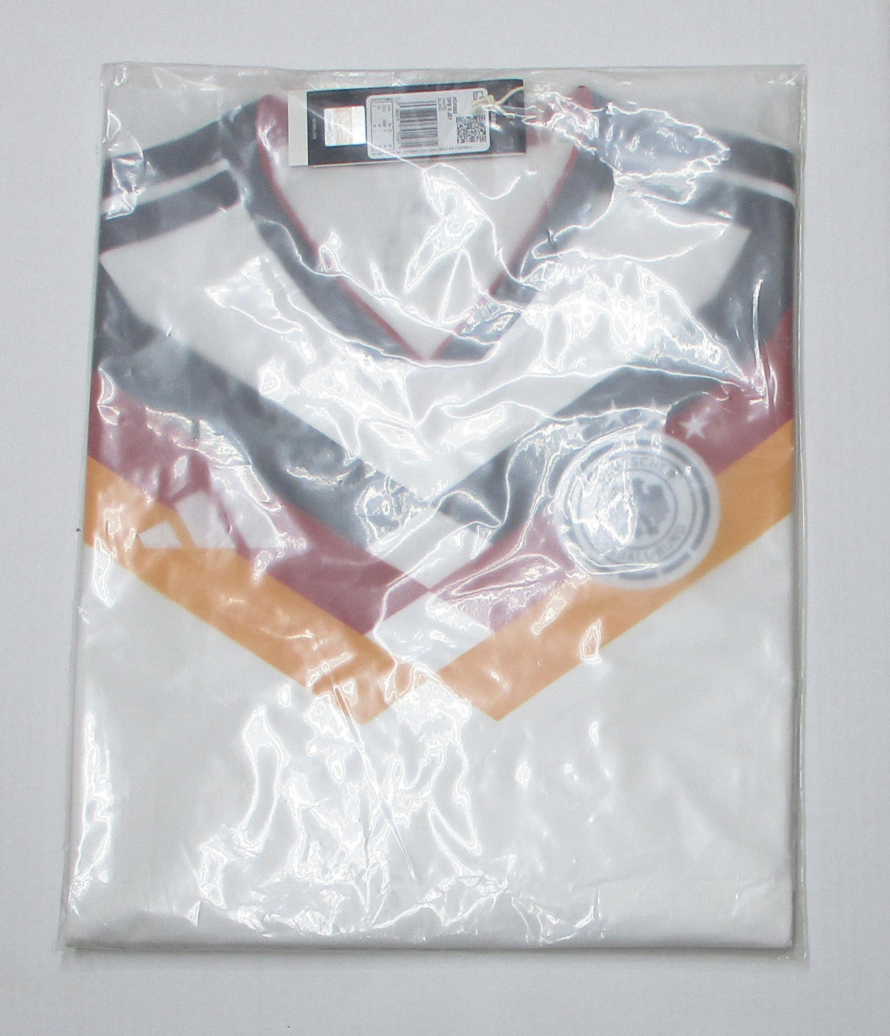 Deutschland Nationalmannschaft Trikot WM 2026 Adidas Herren mit gesticktem DFB Wappen und Adidas Logo AEROREADY Technologie neu mit Etiketten. Originalverpackung.