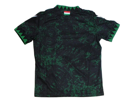 Schwarz-Grünes Ferencváros Budapest Awaytrikot 2024 2025 in Kindergröße von Macron mit gesticktem Vereinswappen – Rückansicht.