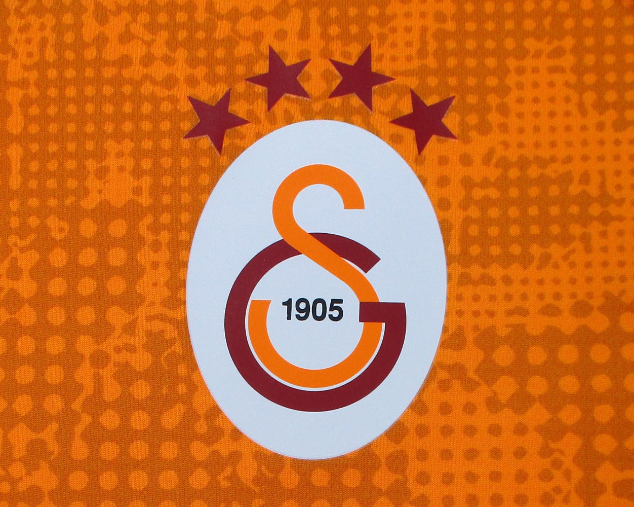 Puma Galatasaray Istanbul Trainingstrikot 2024/25 in Intense Orange ohne Sponsor. Vereinswappen.