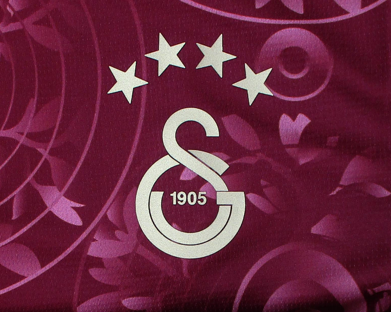 Puma Galatasaray Istanbul Trikot 2025/26 Third Ausweichtrikot in Team Regal Red Gold ohne Sponsor Vereinswappen.