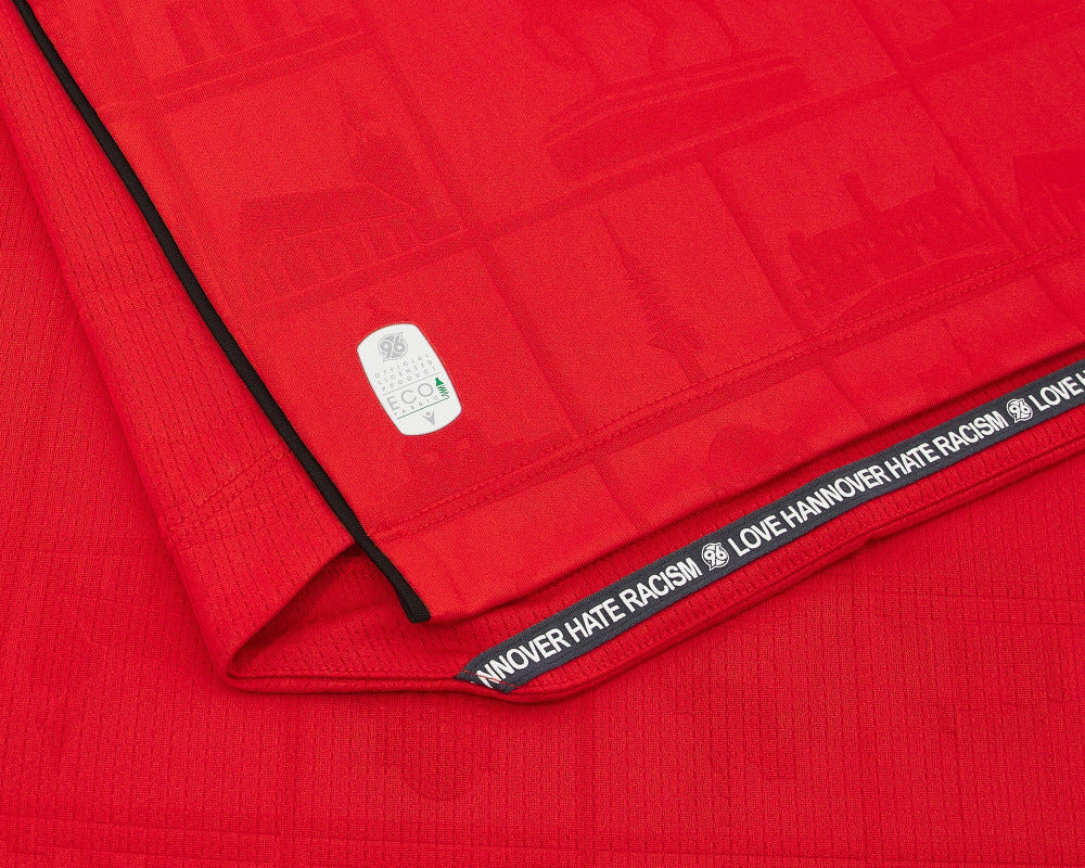 Hannover 96 Kinder Trikot Home 2026 2027 Macron Herren rot geprägte Wahrzeichen Eco Softlock neu mit Etikett. Detailansicht Eco Logo.