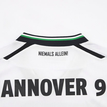 Hannover 96 Trikot Third 2025/26 Macron Herren – Offizielles Third Fußballtrikot. Eco Brightex-Material. Detailansicht Nacken.