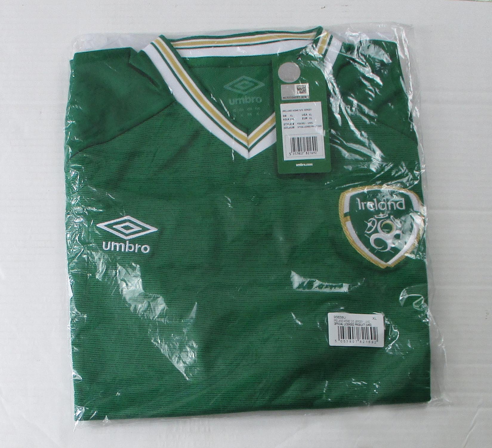 Irland Trikot Home 2020/22 Umbro – grünes Heimtrikot der irischen Nationalmannschaft mit eingesticktem Wappen. Offizielles Trikot in Herrengröße. Originalverpackung.