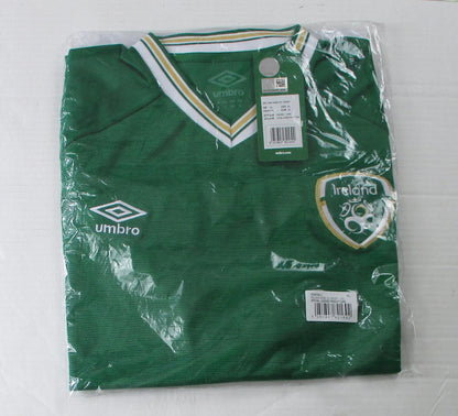 Irland Trikot Home 2020/22 Umbro – grünes Heimtrikot der irischen Nationalmannschaft mit eingesticktem Wappen. Offizielles Trikot in Herrengröße. Originalverpackung.