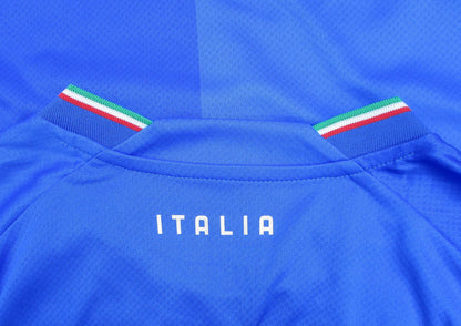 Italien Trikot Home 2022/23 Puma -  originales Heimtrikot der italienischen Fußballnationalmannschaft mit eingesticktem Wappen.  Kragen hinten.