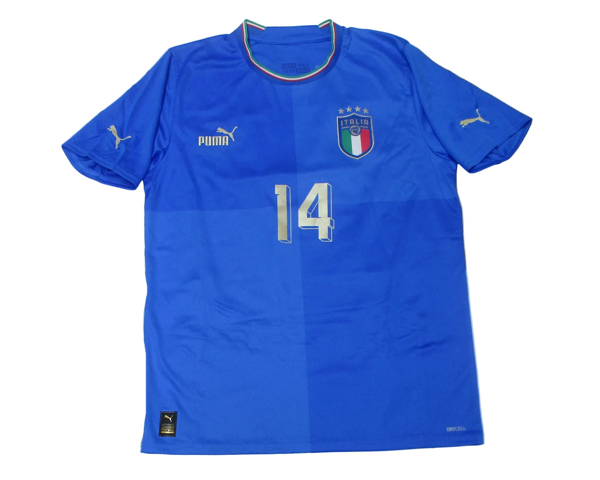 Italien Trikot Home Federico Chiesa 2022/23 Puma -  originales Heimtrikot der italienischen Fußballnationalmannschaft mit eingesticktem Wappen. 