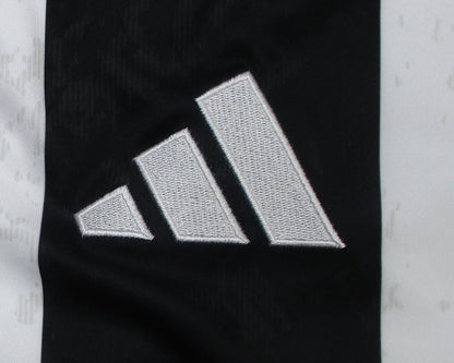 adidas Juventus Turin Heimtrikot 24/25 Herren IS8002 original ohne Sponsor. Adidas Logo.