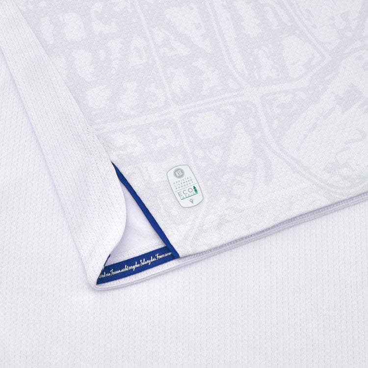Karlsruhe Trikot Away von Macron aus der Saison 2025/26. Offizielles Fußballtrikot in Herrengröße. Detailansicht Authentizität Logo.