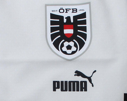 Österreich Nationalmannschaft Player Shorts Home 2022 2023 Puma Weiß Damen Fußballshorts mit Österreich Wappen Original Neu. Detailansicht Wappen.