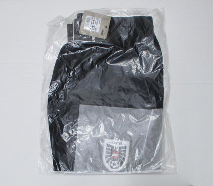 Österreich Nationalmannschaft Player Shorts Away 2022 2023 Puma Schwarz Herren Fußballshorts mit Österreich Wappen Original Neu. Detailansicht Originalverpackung.