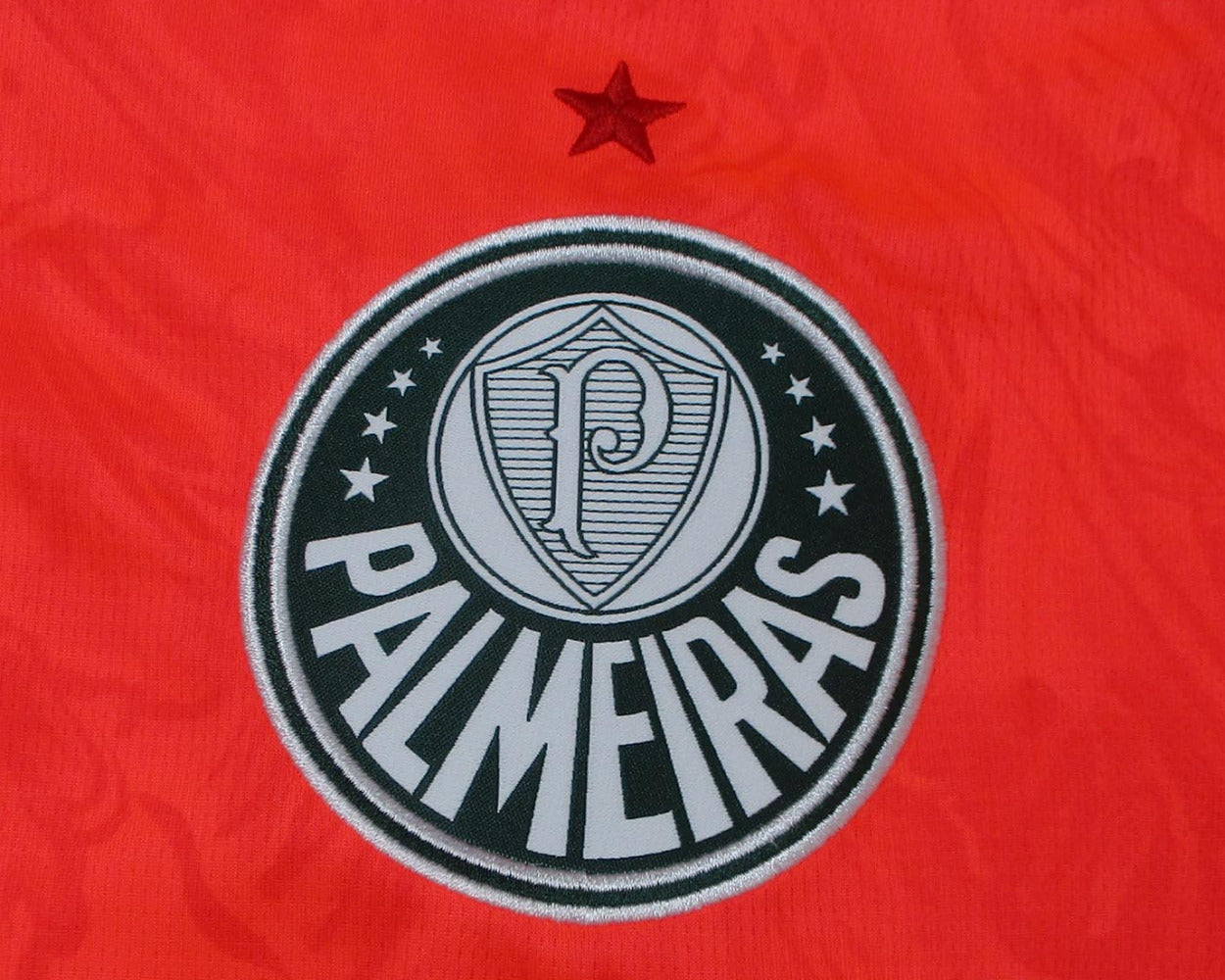 Palmeiras São Paulo KidSuper Trikot 2025 Puma Klub-WM Brasilien Herren Original Fußballtrikot günstig kaufen. Detailansicht Wappen.