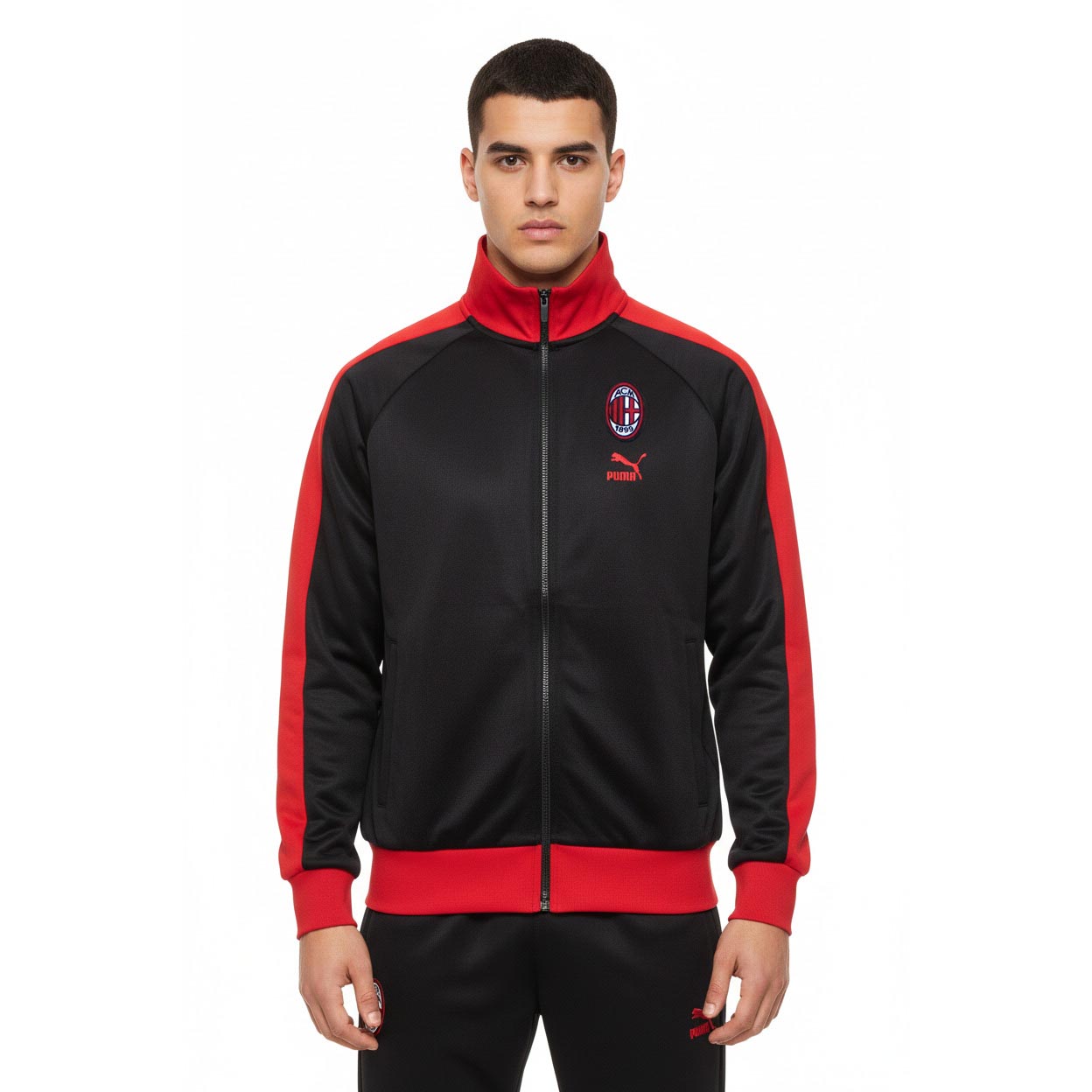 AC Mailand Trainingsjacke T7 Black 2022/23 von Puma mit eingesticktem Wappen und Reißverschlusstaschen