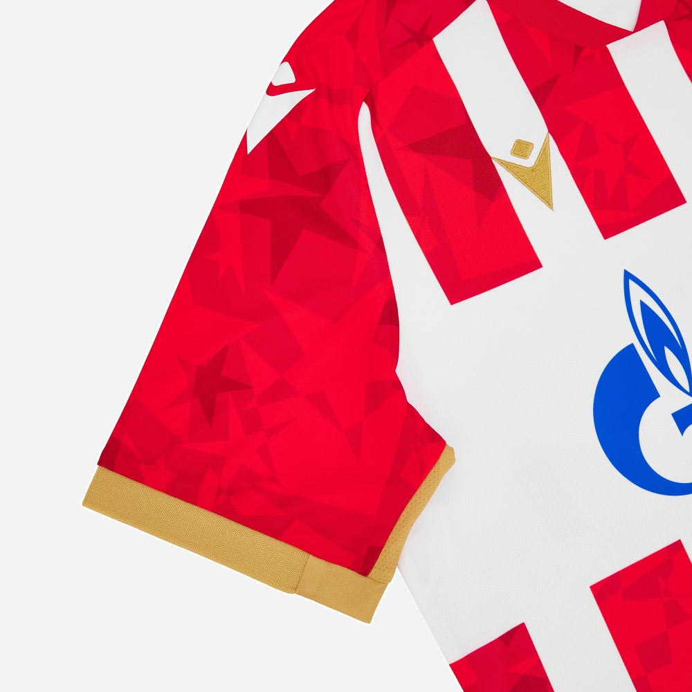 Roter Stern Belgrad Trikot Home 2024/25 Macron. Offizielles Fußballtrikot in Herrengröße. Detailansicht Herstellerlogo.