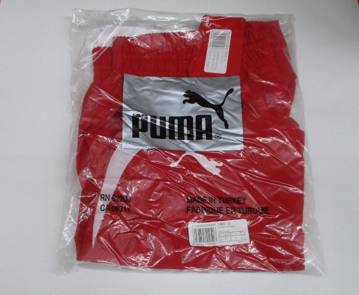 Schweiz Nationalmannschaft Home Shorts 2010 2011 Puma Herren mit gesticktem Schweiz Wappen und Puma Logo neu mit Etiketten. Detailansicht Originalverpackung.