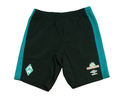 Schwarze SV Werder Bremen Trainingsshorts aus der Saison 2020/21 von Umbro mit aufgummiertem Vereinswappen und Sponsor – Vorderansicht. Flach liegend.