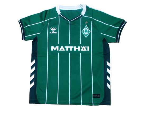SV Werder Bremen Kinder Trikot Home 2025/26 von Hummel. Offizielles Fußballtrikot in Herrengröße. Detailansicht Wappen.