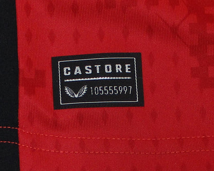 TSV Bayer Leverkusen Trikot Home 2024/25 von Castore. Offizielles Fußballtrikot in Herrengröße. Detailansicht Authentizität Logo.