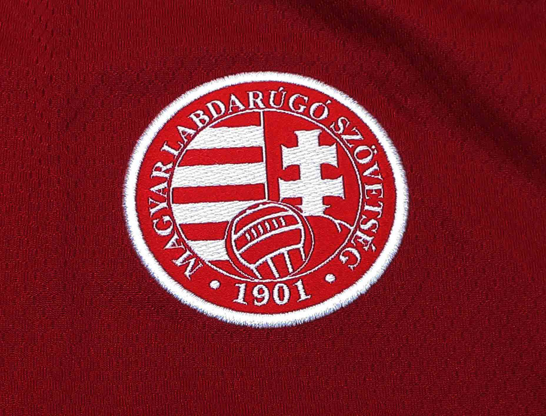 Ungarn Nationalmannschaft Trikot 2021 von Adidas. Offizielles Fußballtrikot in Damengröße.  Detailansicht Fußballverband Ungarn.